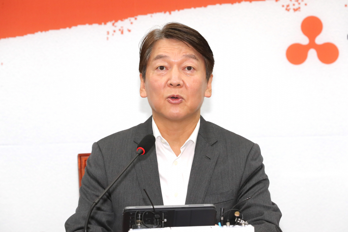 ▲안철수 국민의당 대표가 23일 오전 서울 여의도 국회에서 열린 최고위원회의에서 발언하고 있다.  (연합뉴스)