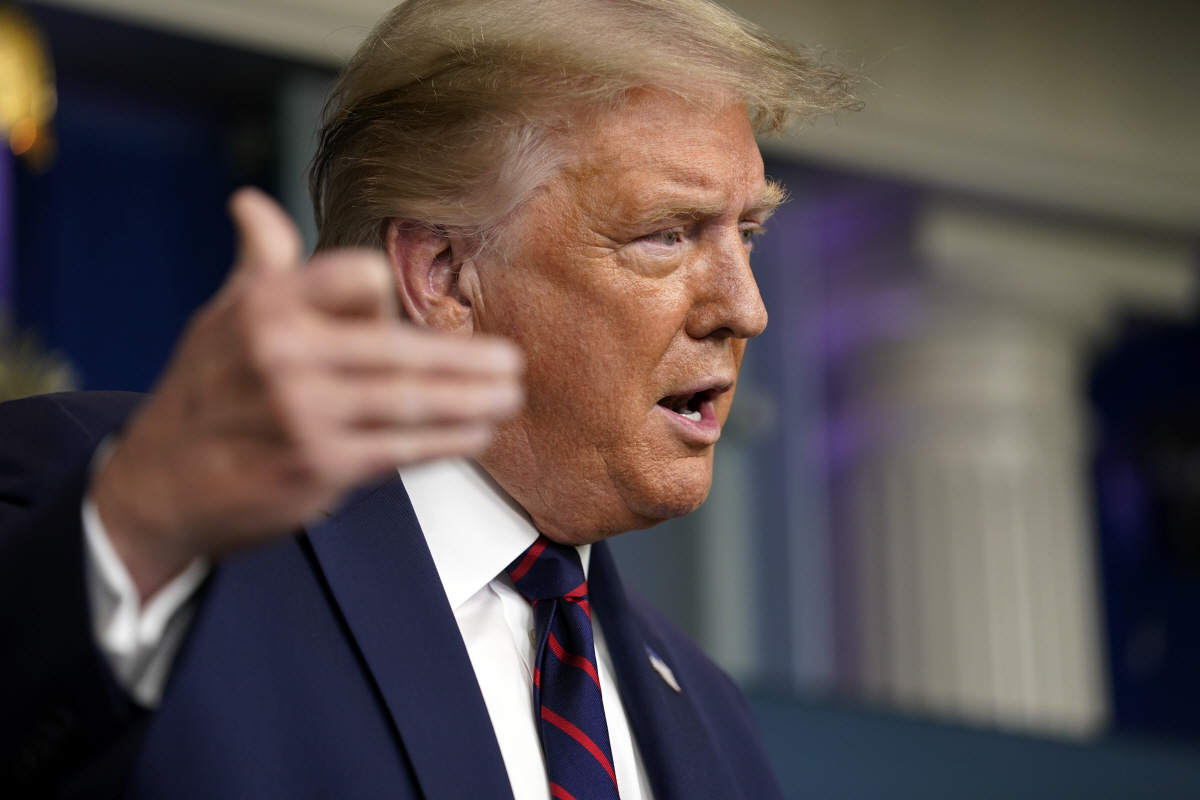 ▲도널드 트럼프 미국 대통령이 21일(현지시간) 백악관에서 신종 코로나바이러스 감염증(코로나19) 관련 브리핑을 하고 있다. 워싱턴/AP뉴시스