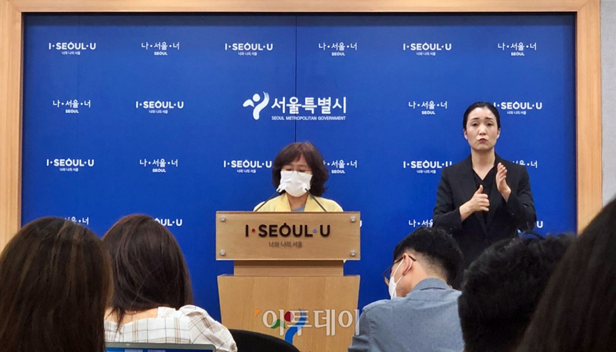 ▲박유미 서울시 재난안전대책본부 방역통제관이 24일 코로나19 브리핑을 하고 있다. (홍인석 기자 mystic@)