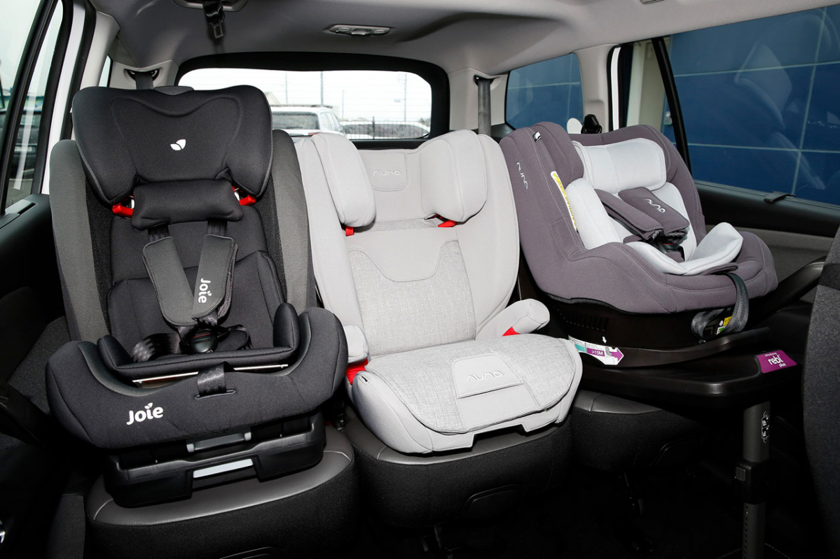 ▲2열에는 유아용 카시트를 최대 세 개까지 설치할 수 있다.  (사진제공=한불모터스)