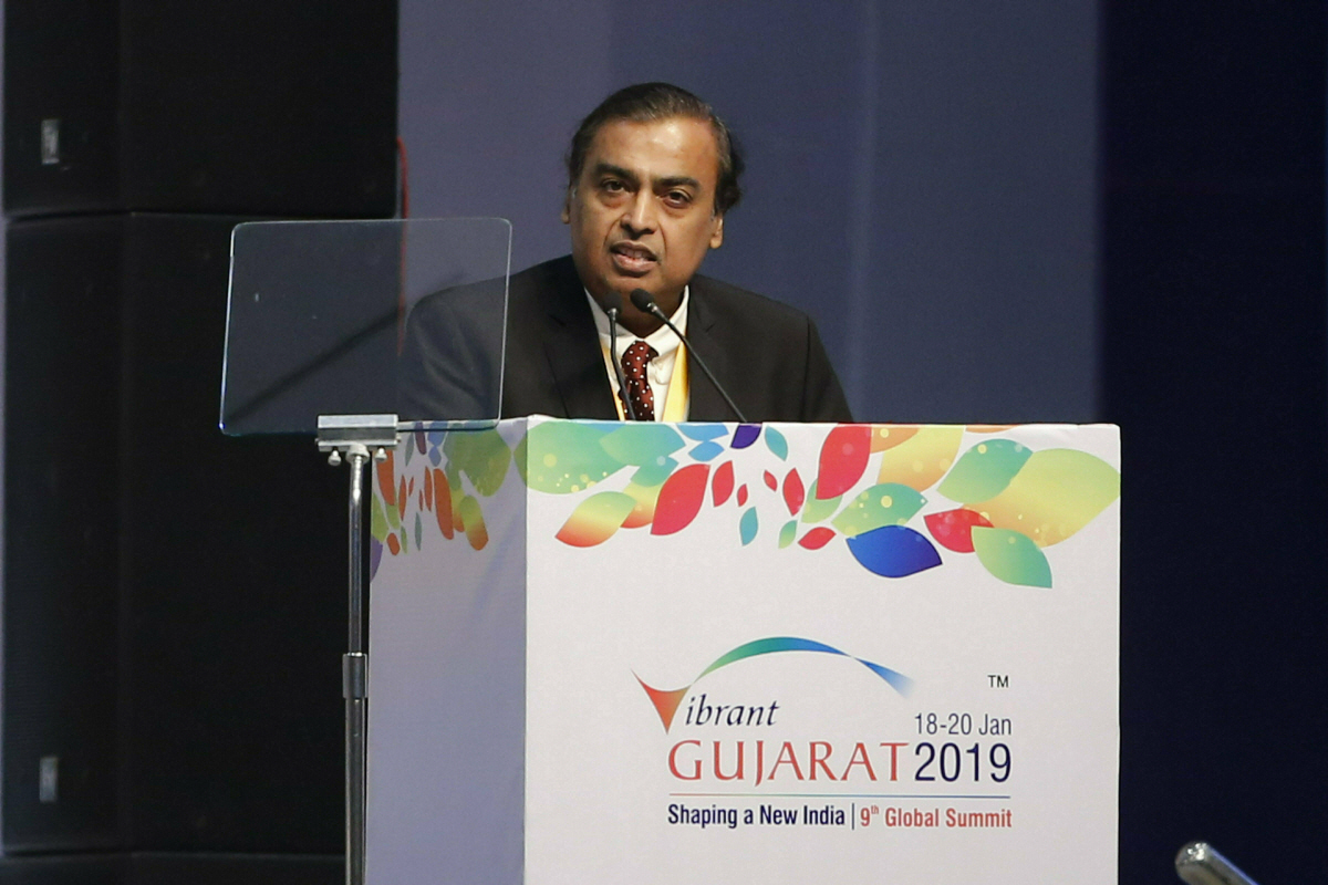 ▲아시아 최대 부자인 무케시 암바니 릴라이언스인더스트리즈 회장이 지난해 1월 18일(현지시간) 인도 간디나가르에서 열린 한 콘퍼런스에서 연설하고 있다. 간디나가르/AP뉴시스
