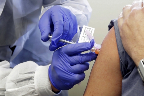 ▲아랍에미리트(UAE) 보건방역부는 중국 의약 그룹이 개발한 코로나19 백신 시험물질의 3상 시험을 시작했다고 밝혔다. 사진은 특정 기사와 관련이 없음. 
 (AP/연합뉴스)