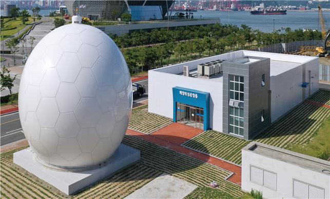 ▲한국해양과학기술운 부산 본원에 준공된 해양위성 운영동. (사진제공=해양수산부)