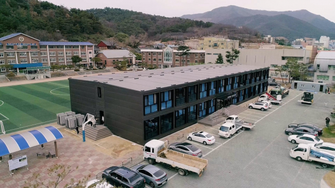 ▲차세대 친환경 건축공법인 스틸 모듈러로 제작한 고창고등학교. (사진제공=포스코)