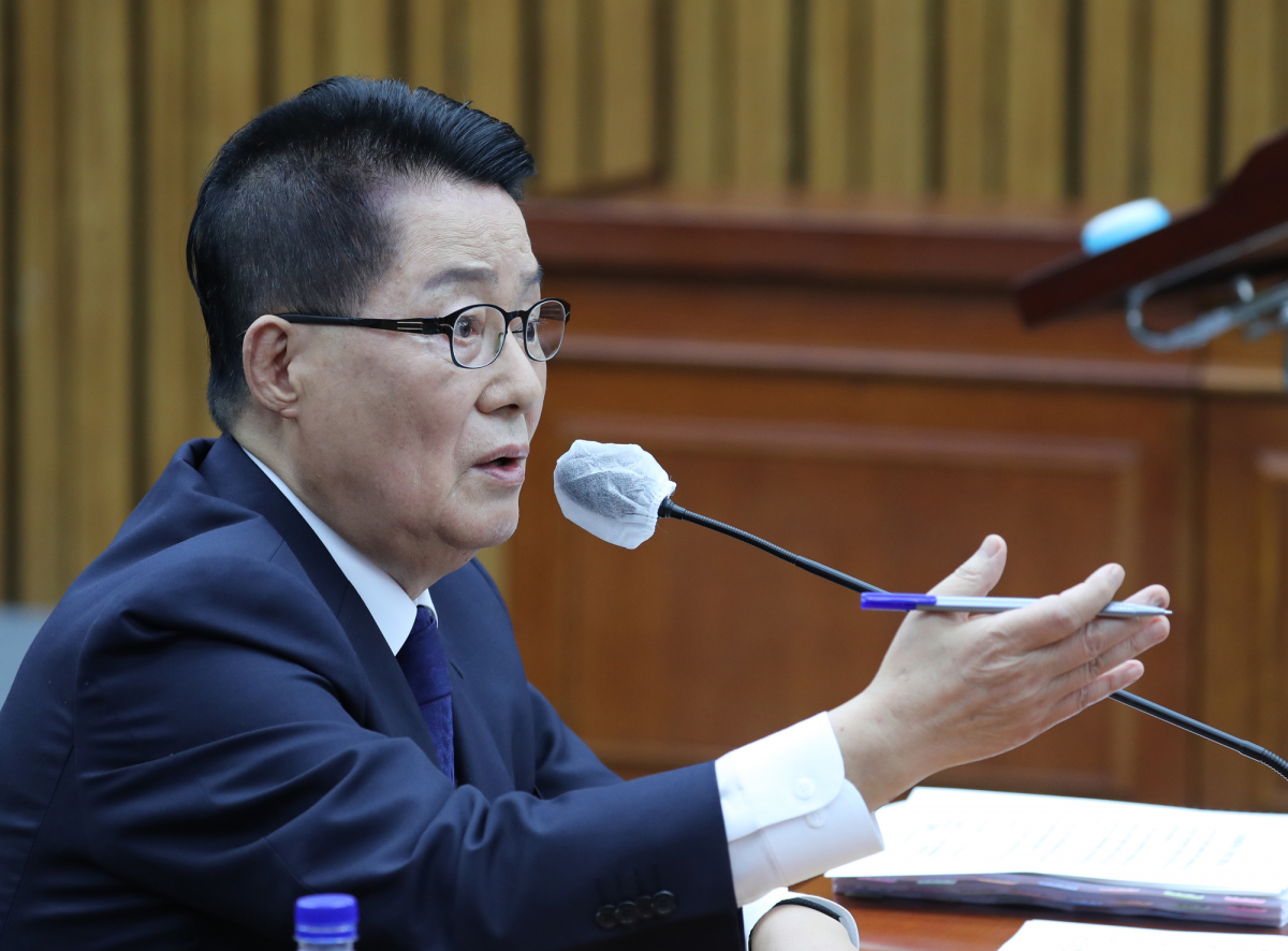 ▲박지원 국가정보원장 후보자가 27일 오후 서울 여의도 국회에서 열린 정보위원회 인사청문회에서 미래통합당 하태경 의원의 질의에 답변하고 있다. (연합뉴스)