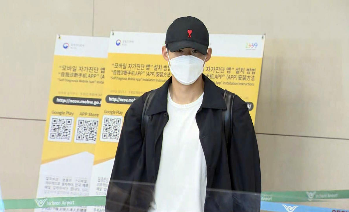 ▲손흥민이 28일 인천국제공항을 통해 귀국하고 있다. (연합뉴스)