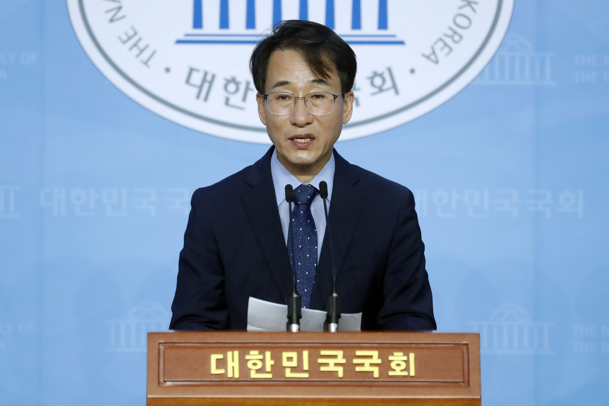 ▲이원욱 더불어민주당 의원이 19일 서울 여의도 국회 소통관에서 최고위원 출마 선언 기자회견을 하고 있다. (뉴시스)