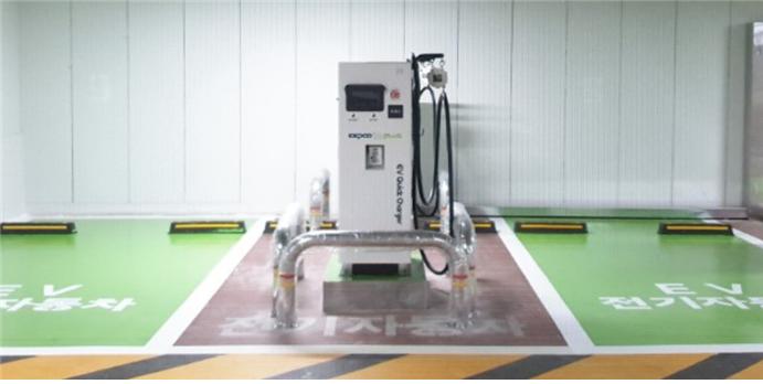 ▲서울시 노원구 동일로 북서울시립미술관에 설치된 법정계량기 최초 인증 전기차 충전기 (사진제공=산업통상자원부 국가기술표준원)