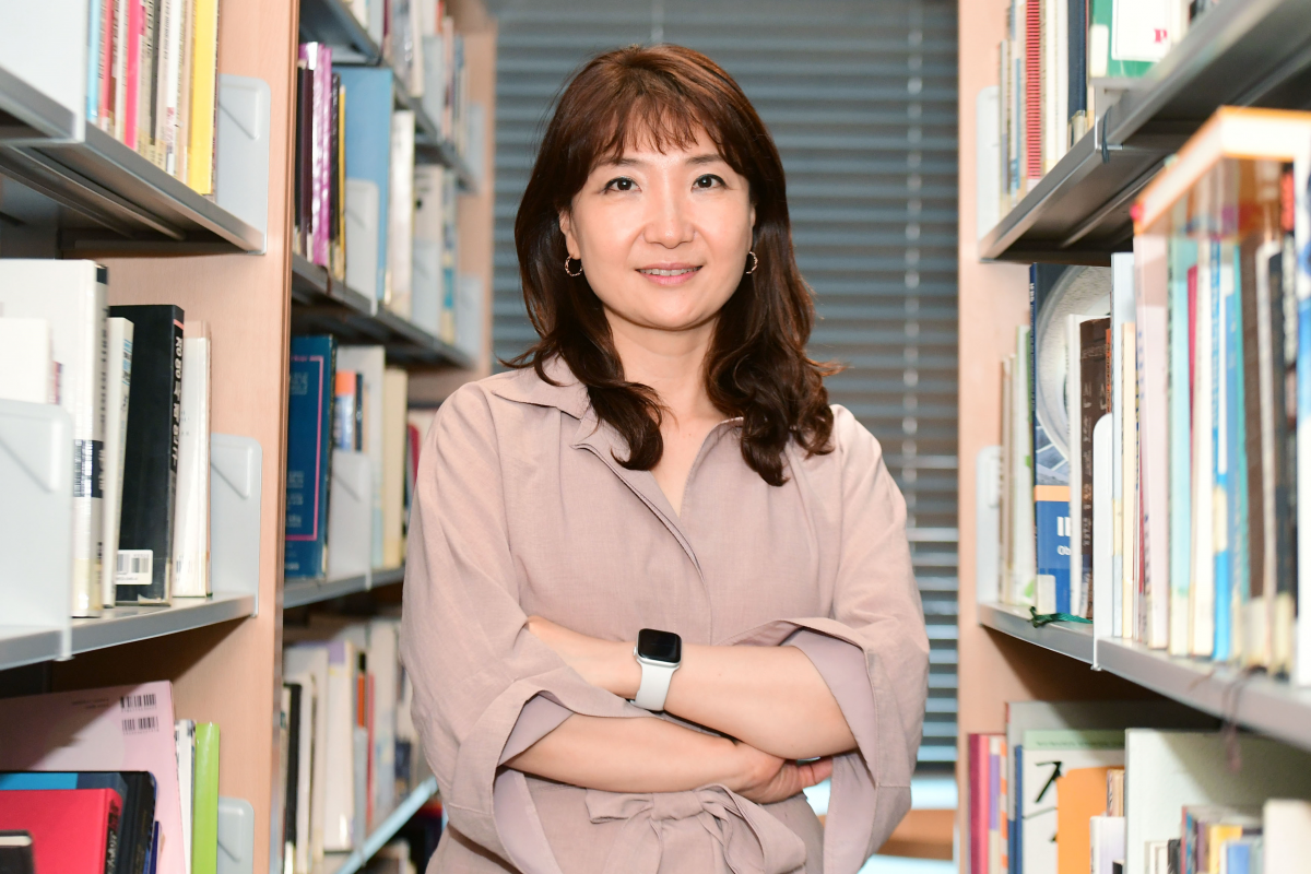 ▲최수정 중소기업연구원 연구위원이 서울 동작구 소재 중소기업연구원에서 이투데이와 인터뷰에 앞서 포즈를 취하고 있다. (고이란 기자 photoeran@)