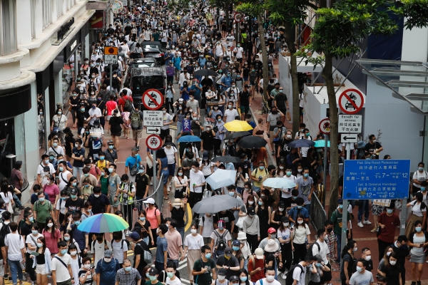 ▲1일(현지시간) 홍콩보안법에 반대하는 시위대가 시가행진에 나서고 있다. 홍콩/로이터연합뉴스