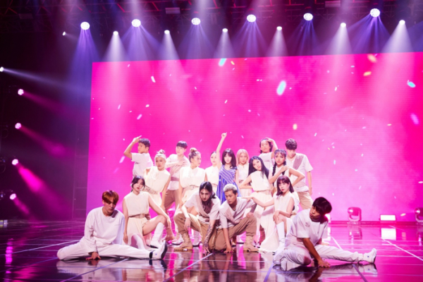 ▲청하, 온라인 팬미팅(사진=MNH엔터테인먼트 제공)