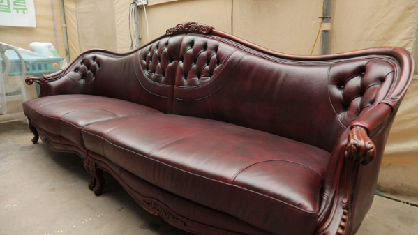 ▲EBS'극한직업' 앤티크 가구 복원 수리 (사진제공=EBS1)