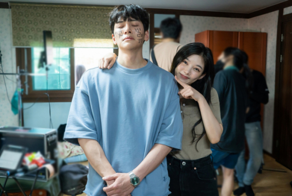 ▲‘편의점 샛별이’ 지창욱, 김유정(사진제공=SBS)