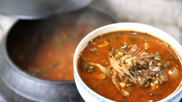 ▲'한국인의 밥상' 영월 김삿갓 계곡의 감자어죽(사진제공=KBS 1TV)