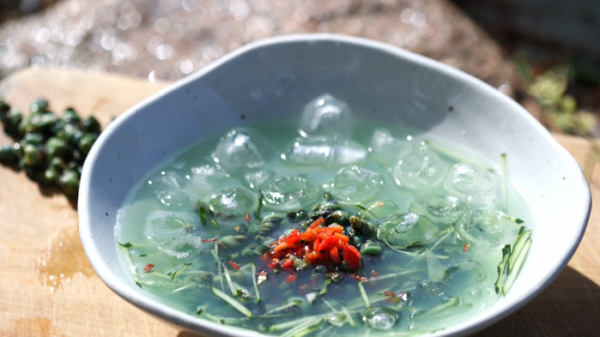 ▲'한국인의 밥상' 청송 주왕산 계곡 골부리(다슬기) 냉국(사진제공=KBS 1TV)