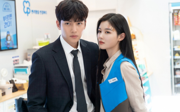 ▲‘편의점 샛별이’ 지창욱, 김유정(사진제공=SBS)