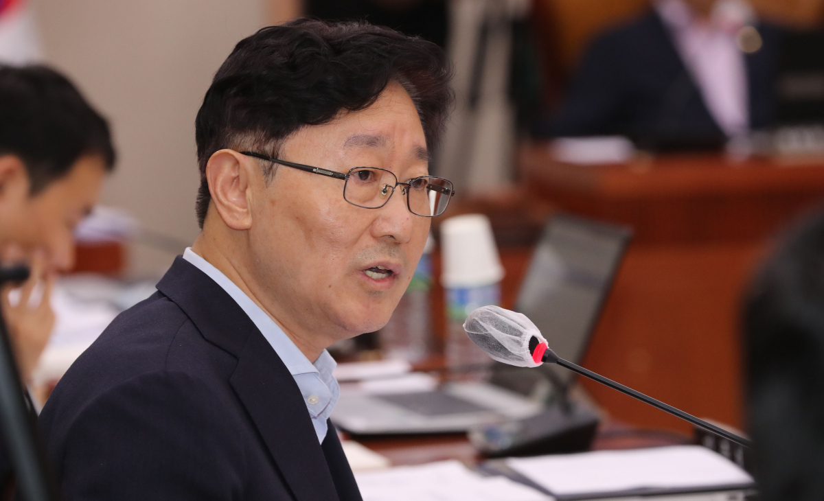 ▲더불어민주당 박범계 의원이 29일 서울 여의도 국회에서 열린 법사위 전체회의에서 '문재인 정부의 월성 1호기 조기 폐쇄 계획을 비판했다는 언론 보도'와 관련해 최재형 감사원장에게 질의하고 있다. (연합뉴스)