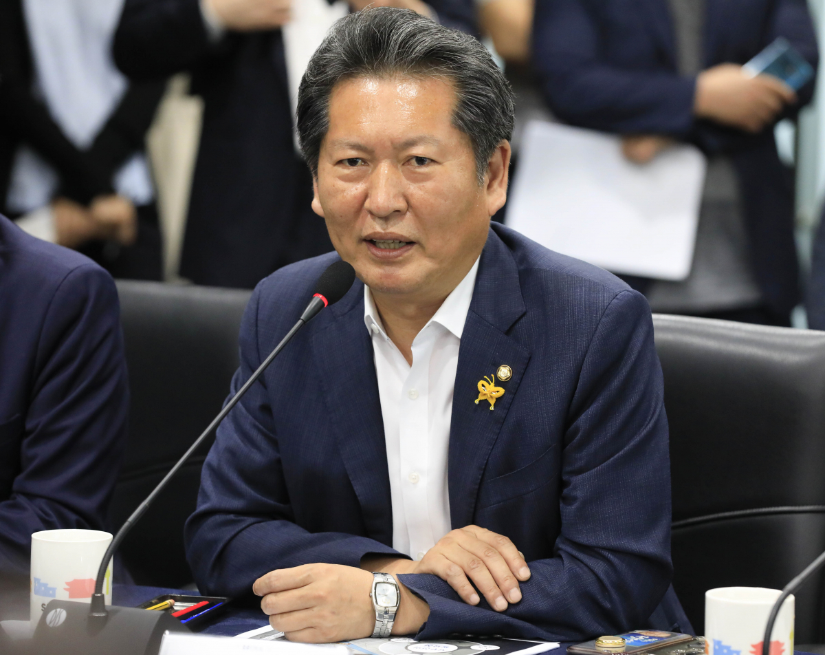 ▲정청래 더불어민주당 의원이 6월 22일 오후 서울 중구 서울특별시청 영상회의실에서 열린 '서부선 민자적격성 통과 및 조기 착공을 위한 정책설명회'에 참석해 인사말을 하고 있다. (뉴시스)