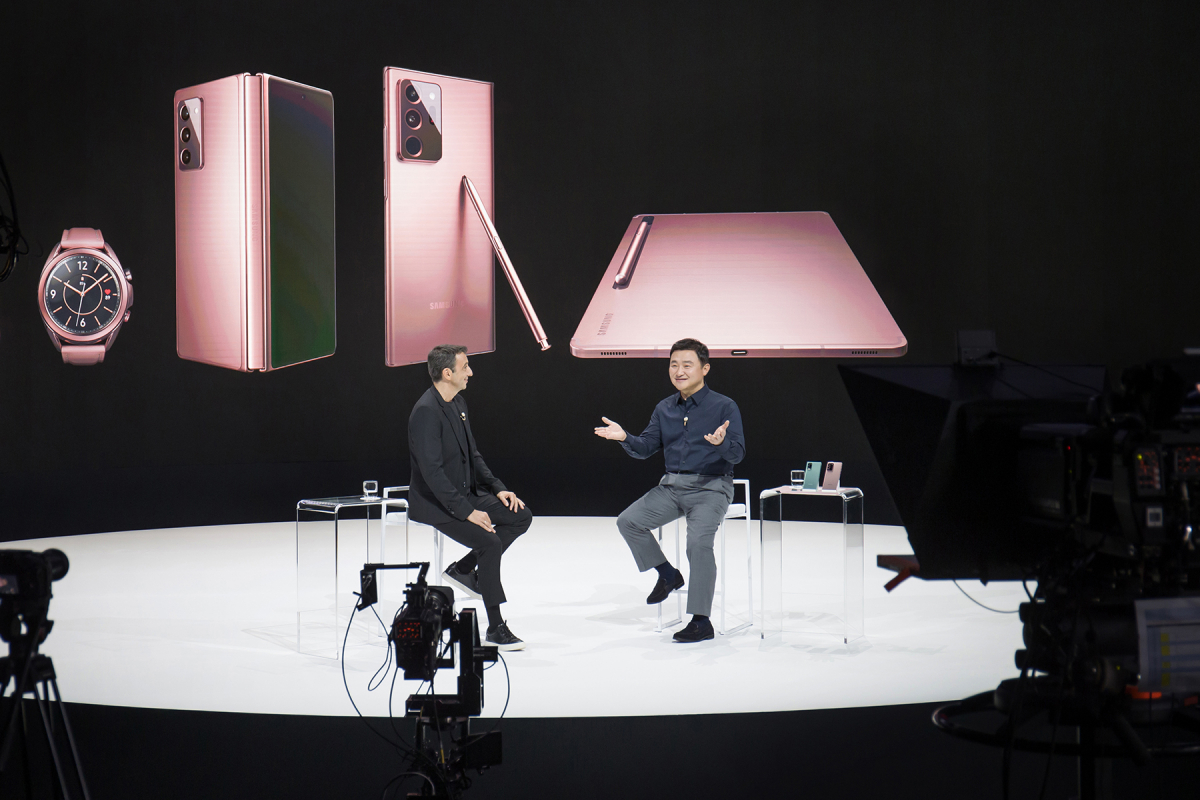 ▲5일(한국시간) 온라인을 통해 진행된 '갤럭시 언팩 2020' 행사에서 삼성전자 무선사업부장 노태문 사장과 무선사업부 경험기획팀 페데리코 카살레뇨(Federico Casalegno) 전무가 질의응답을 진행하는 모습. (사진제공=삼성전자)