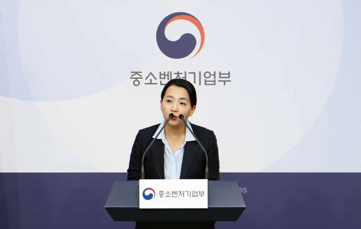 ▲탁진희 공영쇼핑 마케팅본부장이 6일 서울 정부청사에서 브리핑하고 있다.  (사진제공=공영쇼핑)