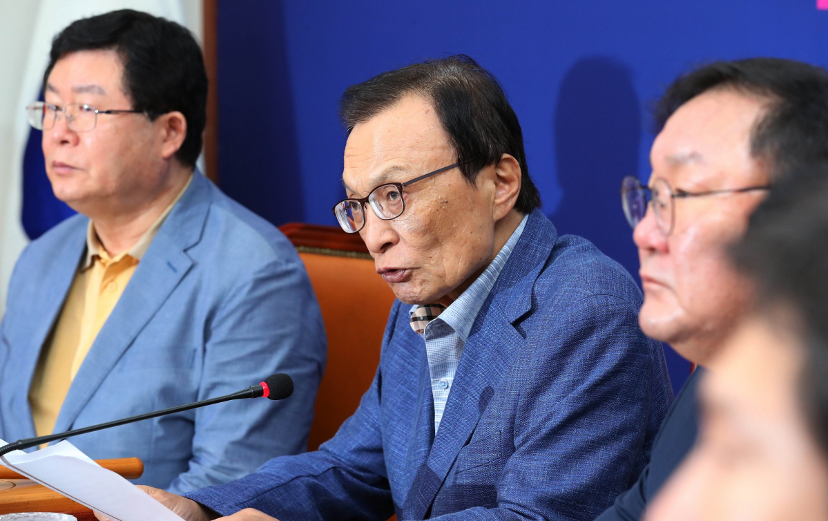 ▲이해찬 더불어민주당 대표가 10일 서울 여의도 국회에서 열린 더불어민주당 최고위원회의에 참석해 현안관련 발언을 하고 있다. (뉴시스)