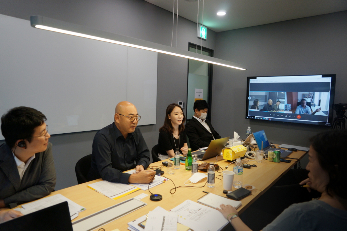 ▲카카오게임즈가 언택트시대 온오프라인 해외투자설명회 진행하고 있다. (사진제공=카카오게임즈)