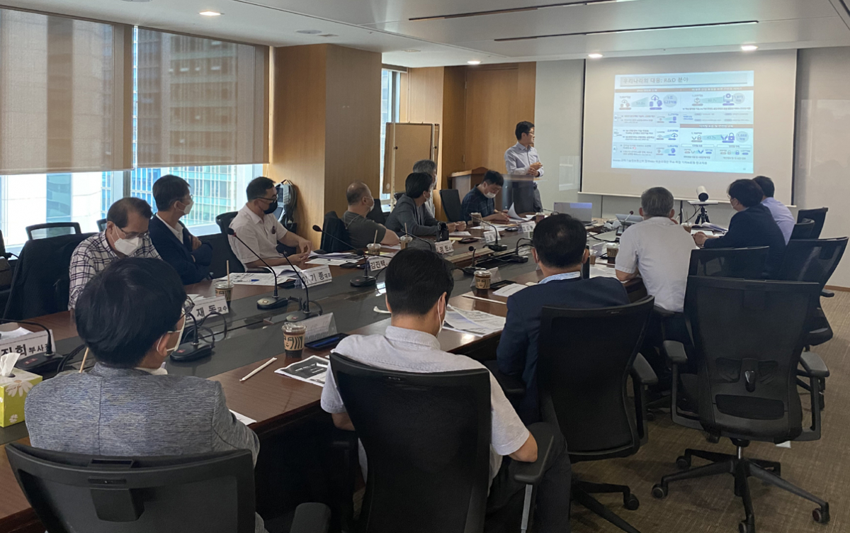 ▲12일 한국기술센터에서 코로나19 대응을 위한 비대면 서비스 산업을 육성하고 핵심 과제를 발굴하기 위해 개최한 ‘지식서비스 R&D 포럼’ 모습. (사진제공=한국산업기술평가관리원)