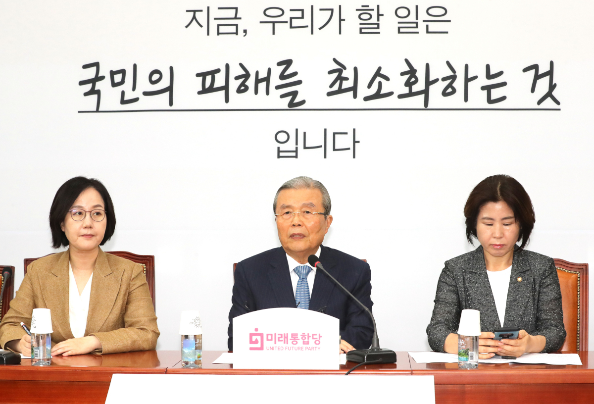 ▲김종인 미래통합당 비상대책위원장이 13일 오전 국회에서 열린 통합당 비상대책위원회의에서 발언하고 있다. 김 위원장은 이날 정부여당을 향해 추가경정예산을 편성할 것을 요구했다. (연합뉴스)