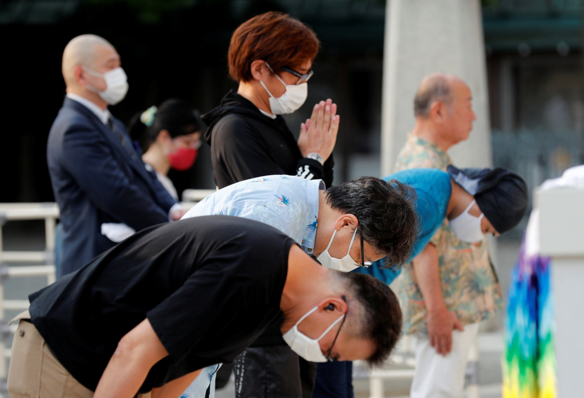 ▲일본에서 15일 태평양전쟁 종전 75주년을 맞아 방문객들이 야스쿠니 신사에서 참배하고 있다. 도쿄/로이터연합뉴스