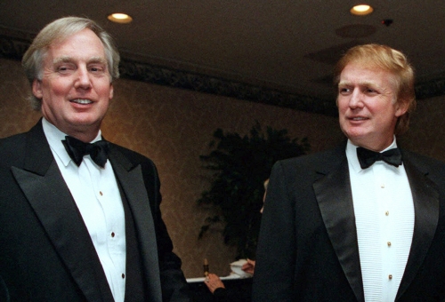 ▲도널드 트럼프(오른쪽) 미국 대통령과 그의 동생 로버트 트럼프. AP연합뉴스
