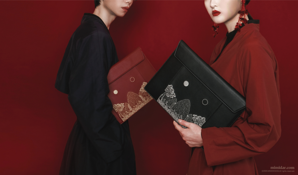 ▲조선시대 궁궐 어좌 뒤편에 놓았던 '일월오봉도'를 현대적으로 재해석한 파우치다.  (사진제공=미미달)