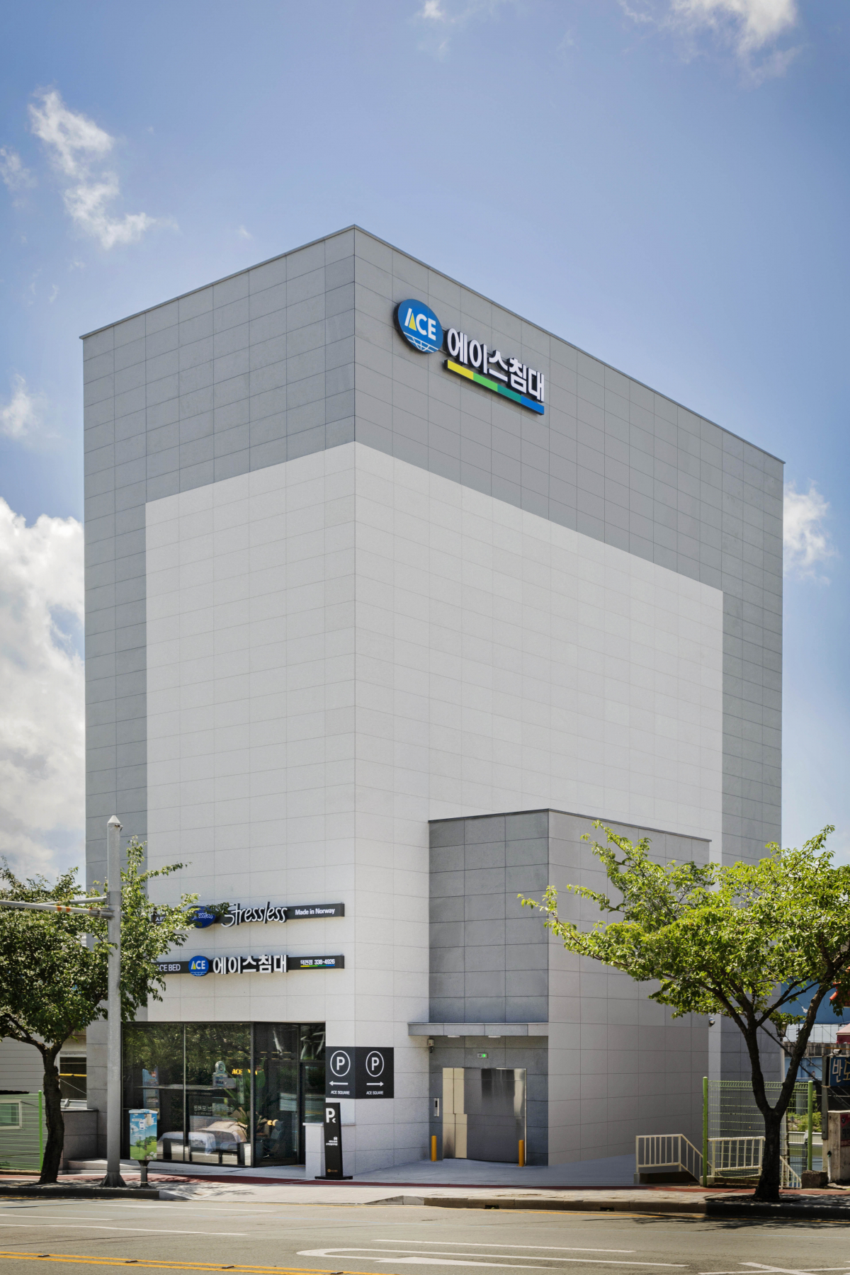 ▲에이스침대가 부산광역시 내 ‘다세권’을 보유한 신흥주거타운으로 꼽히는 덕천에 ‘에이스 스퀘어 덕천점’을 오픈했다.  (사진제공=에이스침대)