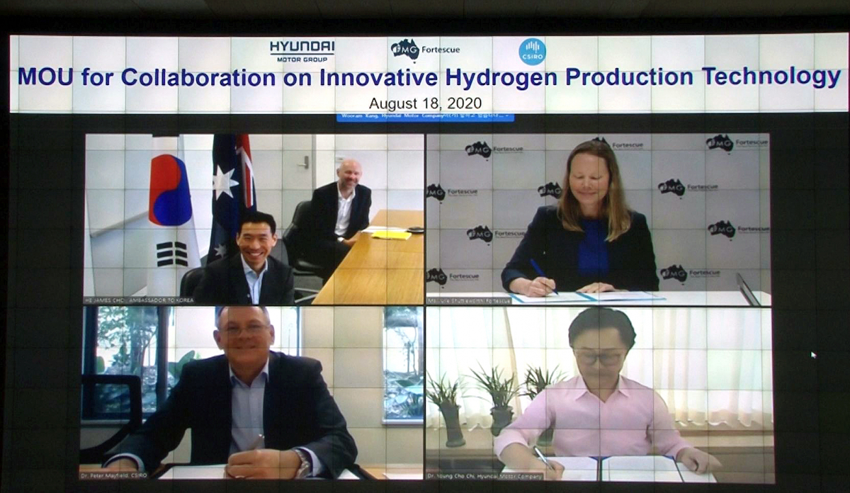 ▲온라인 화상회의로 진행된 ‘현대차, CSIRO, 포테스큐의 혁신적 수소 생산 기술 개발을 위한 MOU 체결식’ 모습. 오른쪽 위부터 시계방향으로 줄리 셔틀워스 포테스큐 부사장, 지영조 현대차 사장, 피터 메이필드 CSIRO 본부장, 제임스 최 주한 호주대사의 모습. 
 (사진제공=현대차)