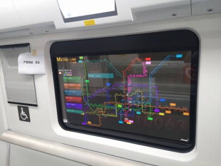 ▲중국 심천 지하철에 설치된 LG디스플레이 55인치 투명 OLED에 표기된 지하철 노선도. (사진제공=LG디스플레이)