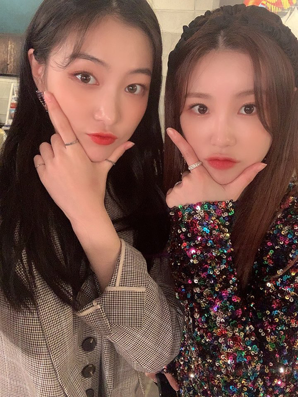 ▲보민, 전효성(사진=어바웃이엔티)