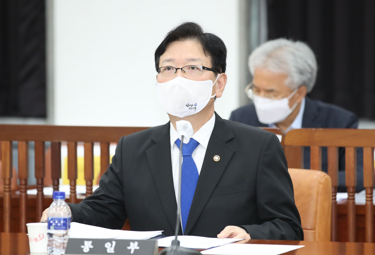 ▲서호 통일부 차관이 24일 서울 여의도 국회에서 열린 정보위원회 전체회의에 참석해 있다. (연합뉴스)