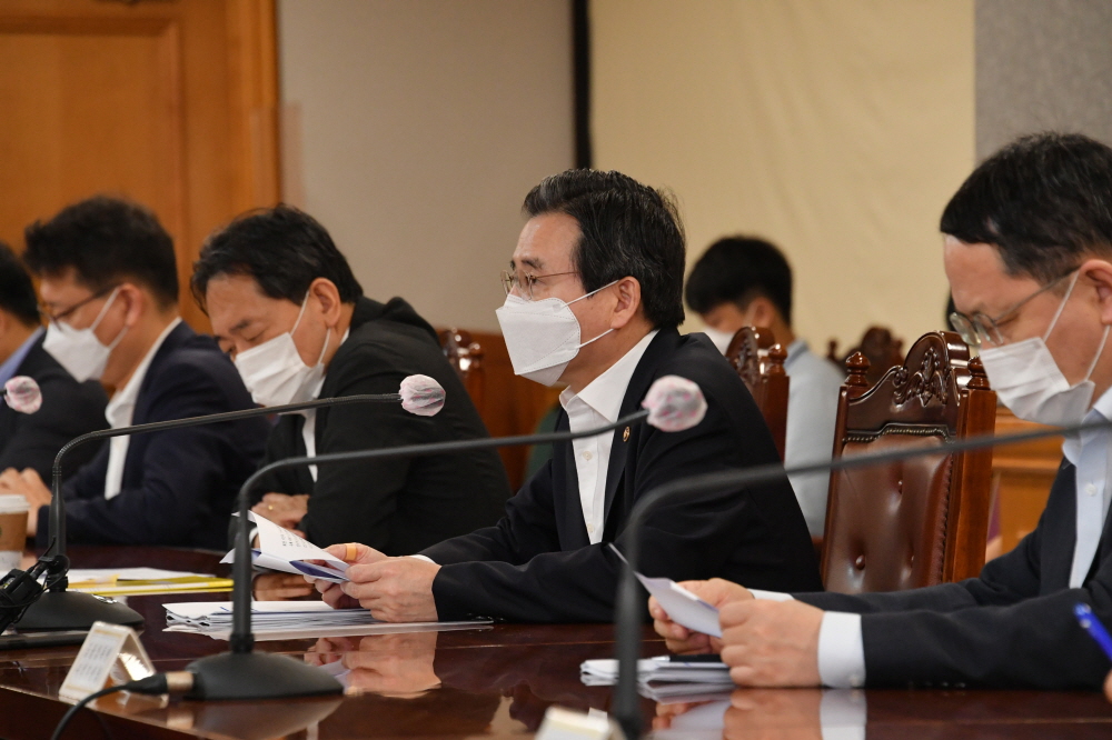 ▲김용범 기획재정부 1차관이 8월 25일 서울 중구 은행회관에서 열린 '거시경제 금융회의'를 주재하고 있다. (사진제공=기획재정부)