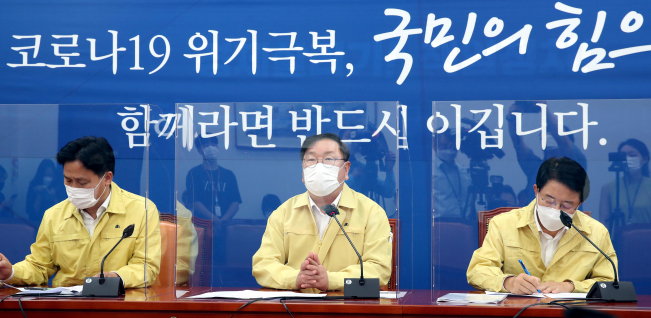 ▲더불어민주당 김태년 원내대표가 25일 오전 서울 여의도 국회에서 열린 원내대책회의에서 발언하고 있다.  (연합뉴스)