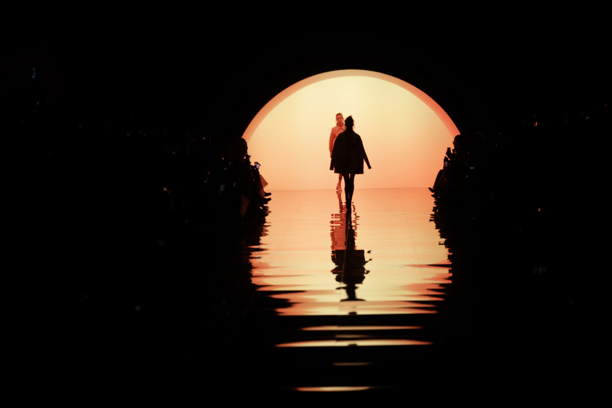 ▲이탈리아에서 열린 밀라노 패션위크. 밀라노패션위크는 뉴욕패션위크, 런던패션위크, 파리패선위크와 함께 세계 4대 패션위크로 꼽힌다. 사진은 기사의 특정 내용과 관계 없음. AP연합뉴스