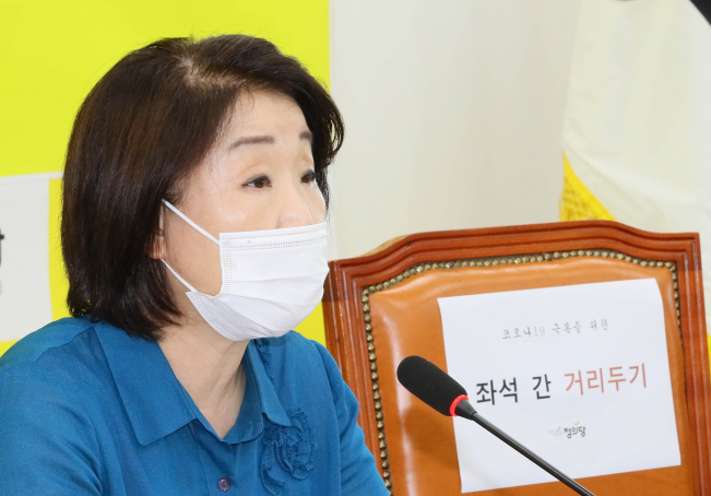 ▲정의당 심상정 대표가 24일 국회에서 열린 상무위원회에서 "사회적거리두기 3단계를 실시해야한다"고 주장하고 있다.  (연합뉴스)