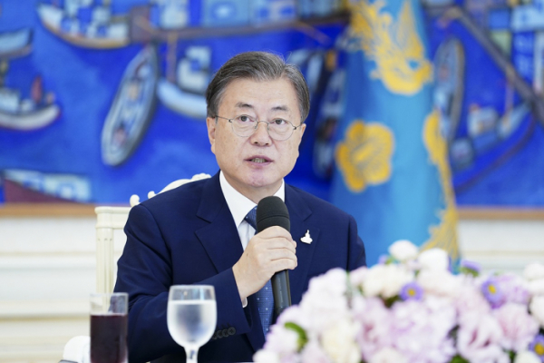 ▲한국갤럽이 발표한 8월3주차(18~20일) 대통령 직무수행 평가 결과에 따르면 응답자 가운데 47%가 ‘잘하고 있다’고 응답했다. (청와대 제공)