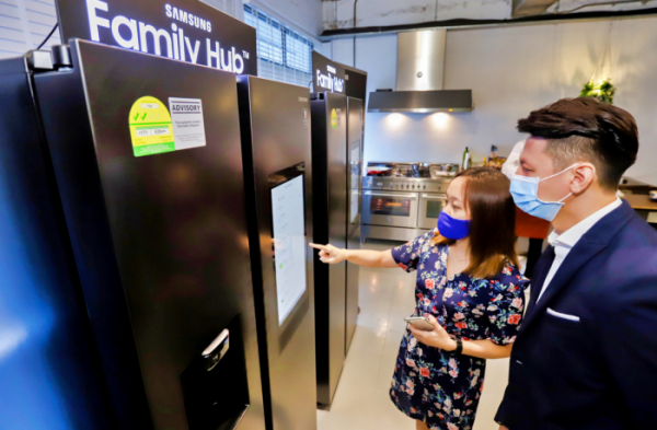 ▲삼성전자가 싱가포르에서 패밀리허브 냉장고 신제품을 출시하고 주요 미디어 대상 제품 체험 행사를 가졌다. (사진제공=삼성전자)