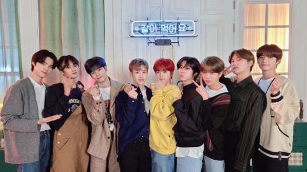 ▲크래비티(사진제공=네이버 V 라이브 ‘브이쿠키(VCOOKIE)’)