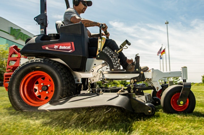 ▲두산밥캣이 지난해 조경장비 사업 인수 후 처음으로 자사 브랜드를 입힌 제로턴모어 제품을 미국 시장에서 출시한다. (출처=밥캣 홈페이지)