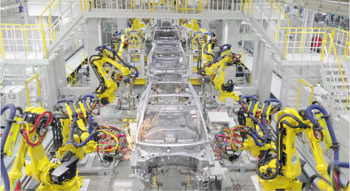 ▲자동차 생산시설에 작업하고 있는 현대로보틱스의 산업용 로봇.  (사진제공=현대로보틱스)