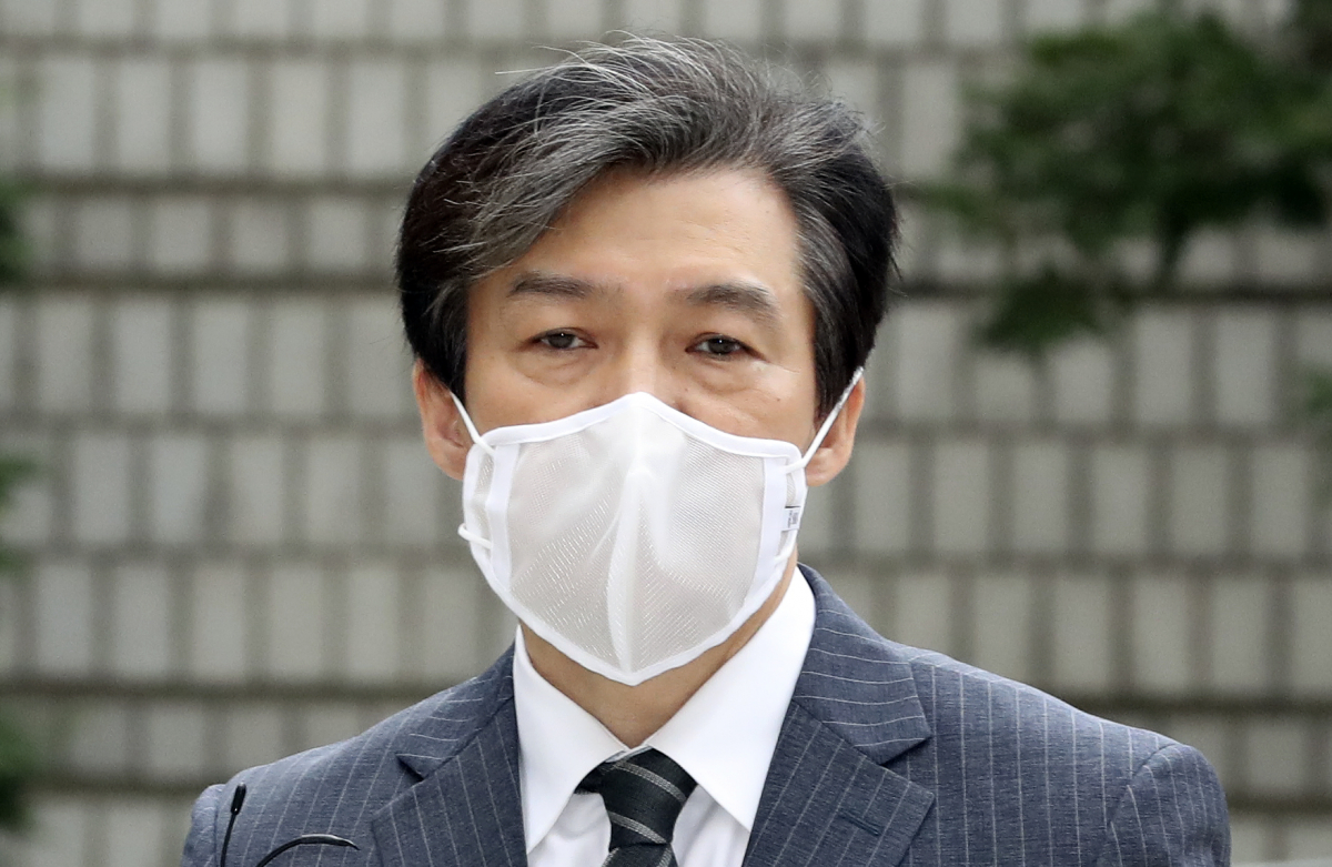 ▲조국 전 법무부 장관이 8월 14일 서초구 서울중앙지법에서 열린 '유재수 감찰무마 의혹' 관련 5차 공판에 출석하며 발언하고 있다. (뉴시스)