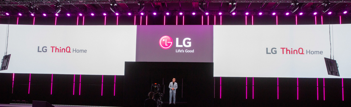 ▲G전자가 현지시간 3일 독일 베를린에서 개막한 ‘IFA 2020’에서 ‘집에서 좋은 삶이 시작됩니다(Life’s Good from Home)’를 주제로 프레스 콘퍼런스를 진행했다. CTO 박일평 사장이 홀로그램으로 등장해 프레스 콘퍼런스를 진행하는 모습. (사진제공=LG전자)