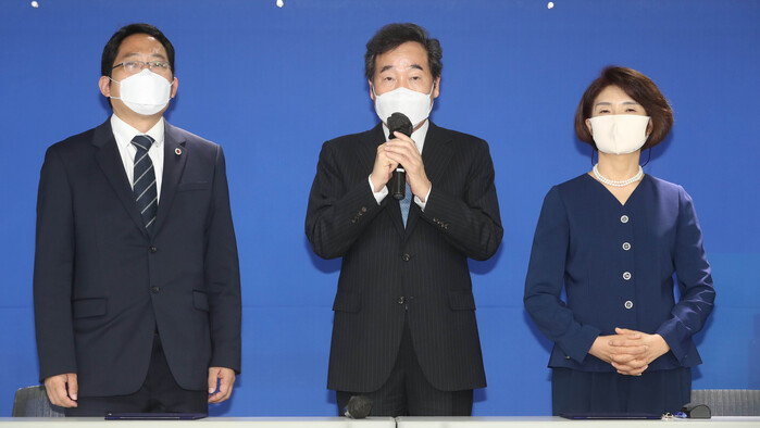 ▲더불어민주당 이낙연 대표가 4일 서울 여의도 더불어민주당사에서 열린 의대 정원 확대, 공공 의대 신설 추진 원점 재검토 등을 내용으로 한 정책협약 이행 합의서 체결식에서 인사말을 하고 있다. (연합뉴스)