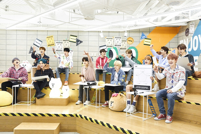 ▲트레저가 자신들의 분신이자 동료로 활약할 신규 캐릭터 IP 제작을 위해 아이디어를 모으고 있는 모습 (라인프렌즈 제공)