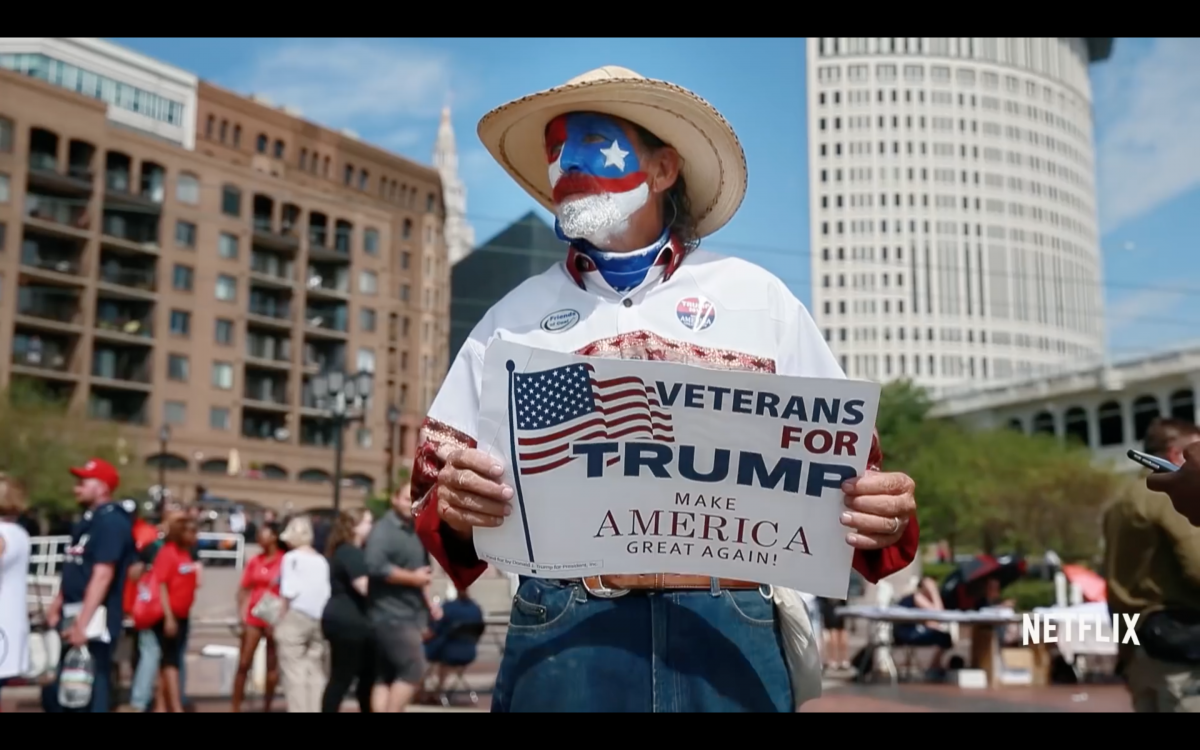 ▲2016 대선 당시 트럼프 대통령 지지자.  (출처=넷플릭스 유튜브 캡처)